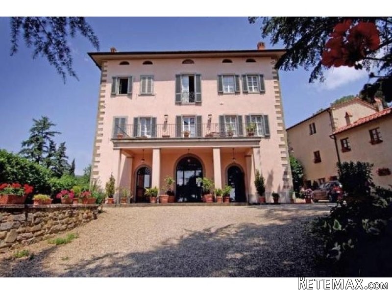 14 bedroom House For Sale: Arezzo..