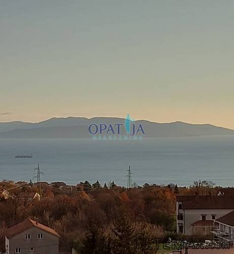 Stan od 124 m2, sa pogledom na more, parkingom i vrtom