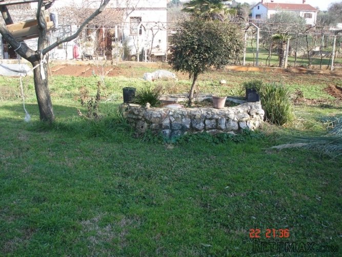 BANJOLE, SAMOSTOJEĆA KUĆA SA VELIKOM OKUĆNICOM - 4