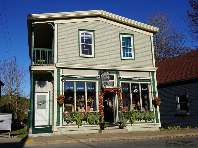 4 bedroom House For Sale: 525 Main..