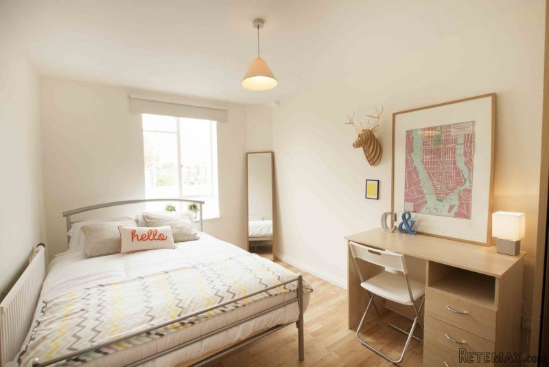 Single with double bed near Old Street..
