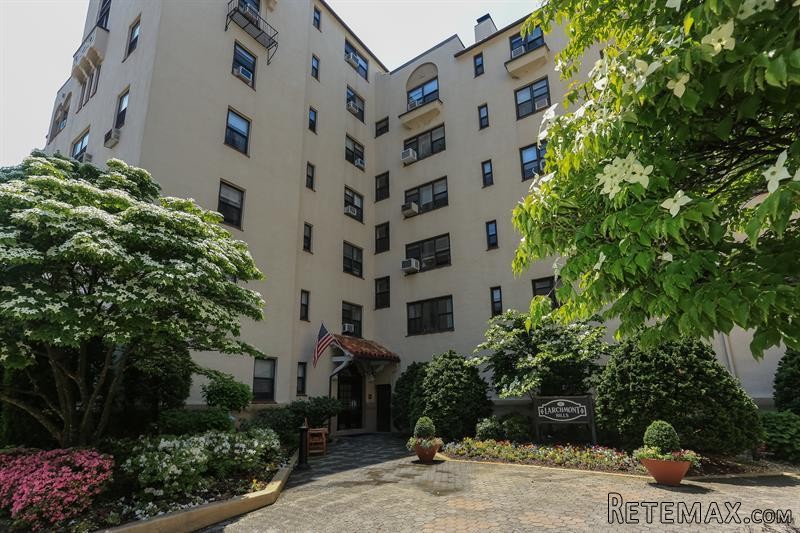 1 bedroom Commercial Property For Sale:..