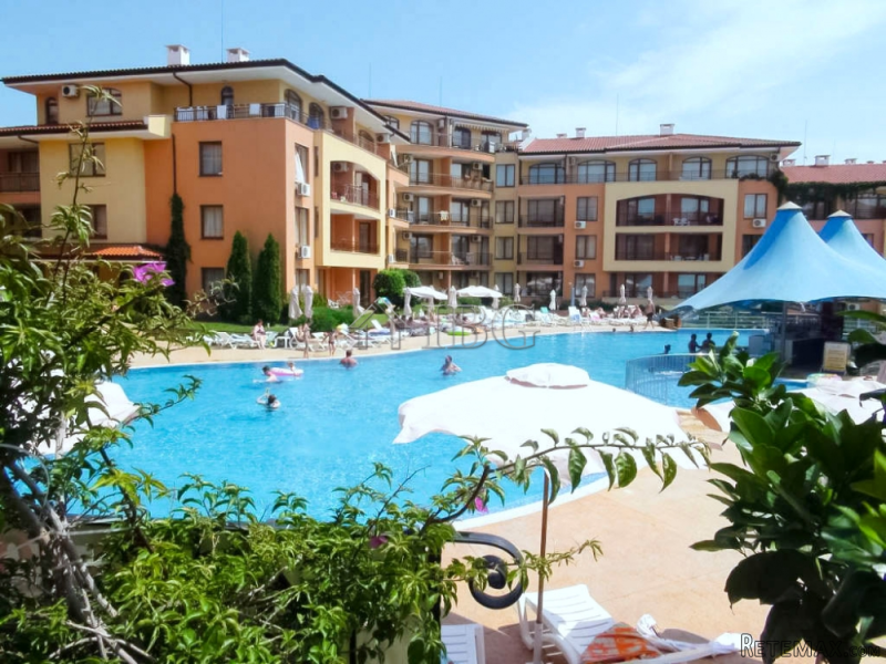 Beautiful 1-bedroom apartment 50 metres..