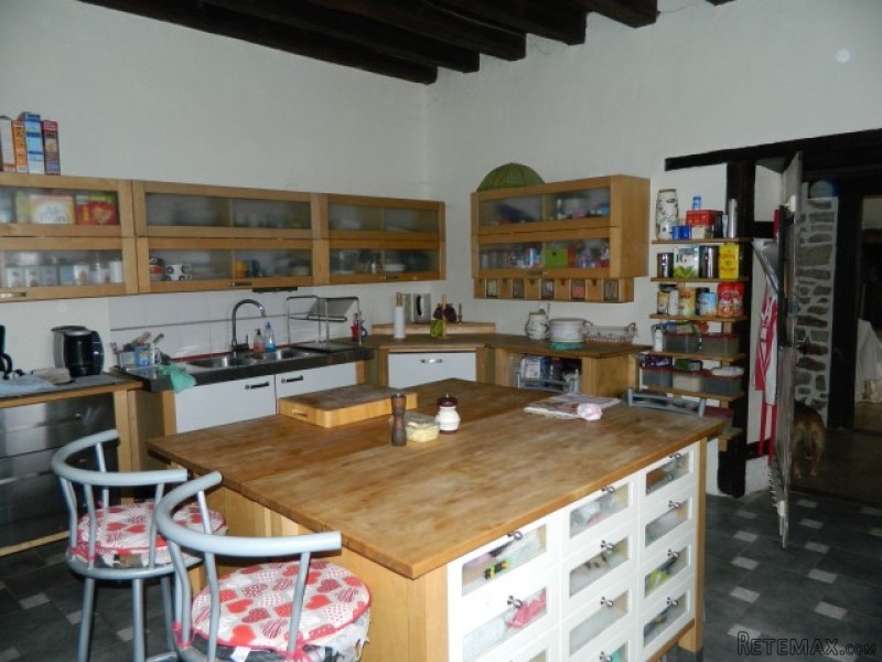 Large Farmhouse With 8 Acres And Huge.. - 2