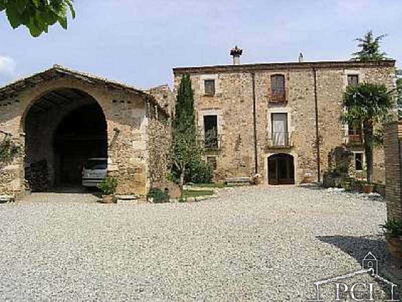 Restored Masia with 5000 m2 of land in..
