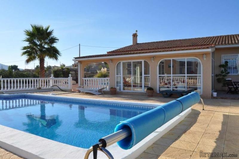 Fantastic views and modern villa (Ref...
