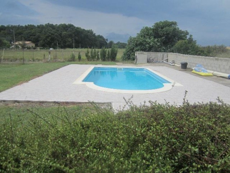 Stone House Offering Shaded Veranda.. - 2
