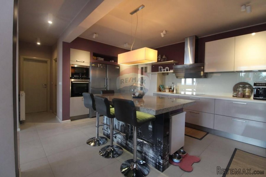 OPATIJA - DVOETAŽNI STAN 260 m2 - NOVOUREĐEN - 2