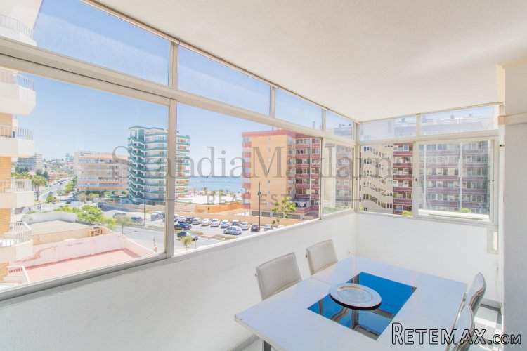 Endast 120 meter ifrån sandstranden i Torreblanca hittar vi..