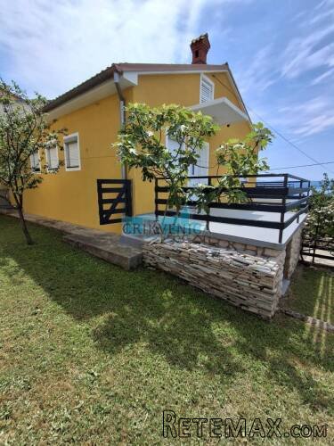 NOVI VINODOLSKI - UREĐENA KUĆA, 2 STAMBENE JEDINICE
