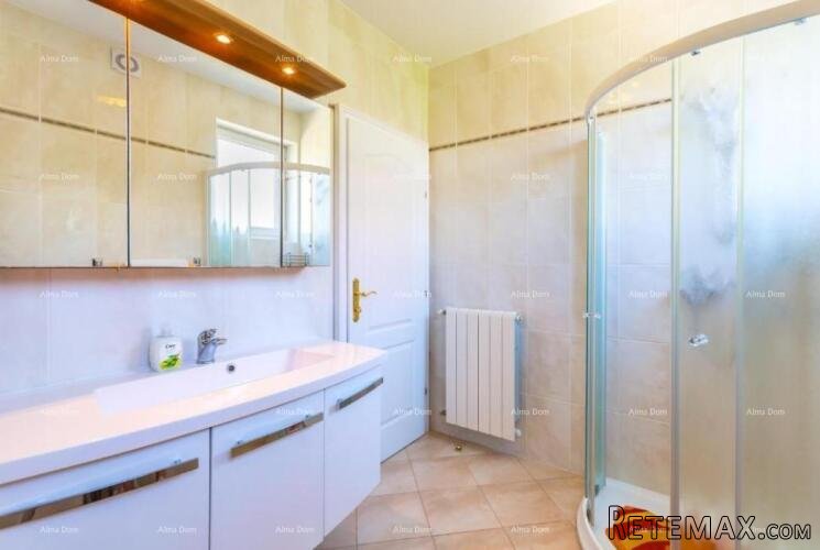 Kuća s apartmanima i bazenom u Premanturi – pogled na more! - 4