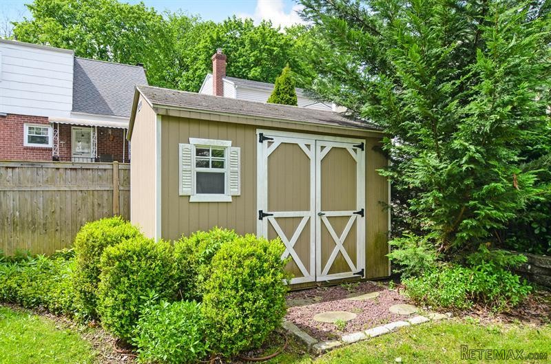 4 bedroom House For Sale: 132 Anderson.. - 2