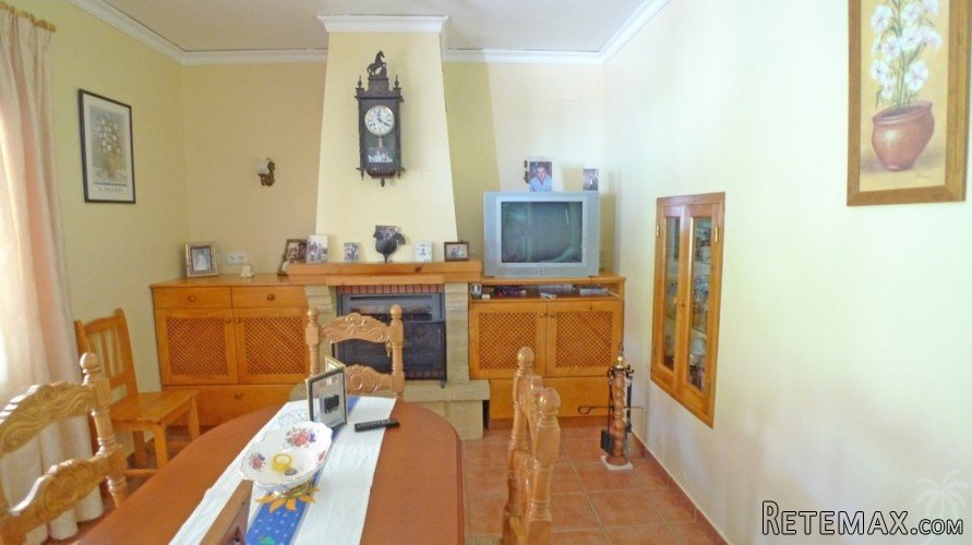 Set on a large flat plot there are 2 villas, the first at.. - 6