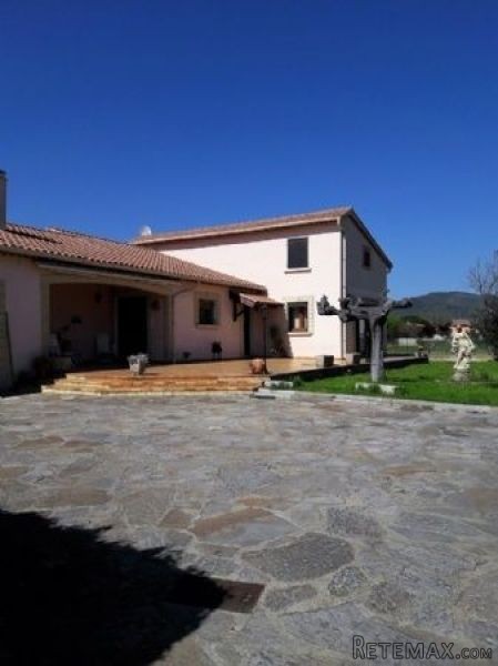 Villa With Garages on 1370m2 Plot - 2