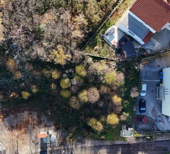 Građevinsko zemljište blizu centra Srdoča