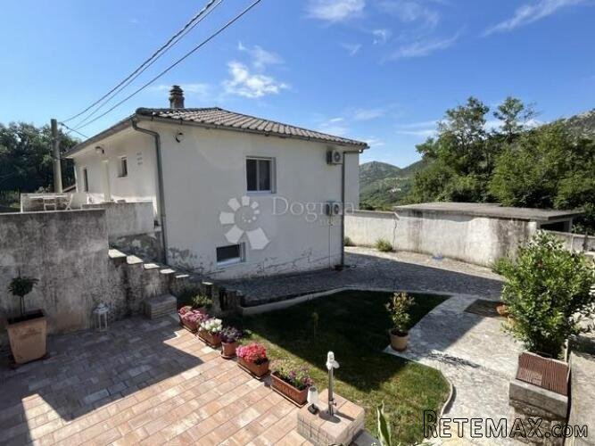 Bribir,samostojeća kuća sa dva stana