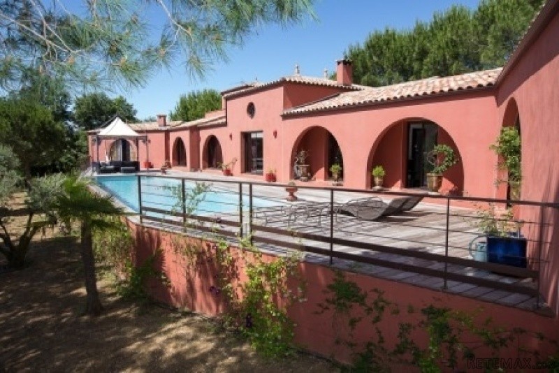 Luxury Villa On A Landscaped Garden..