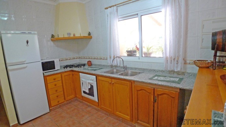 Set on a large flat plot there are 2 villas, the first at.. - 8