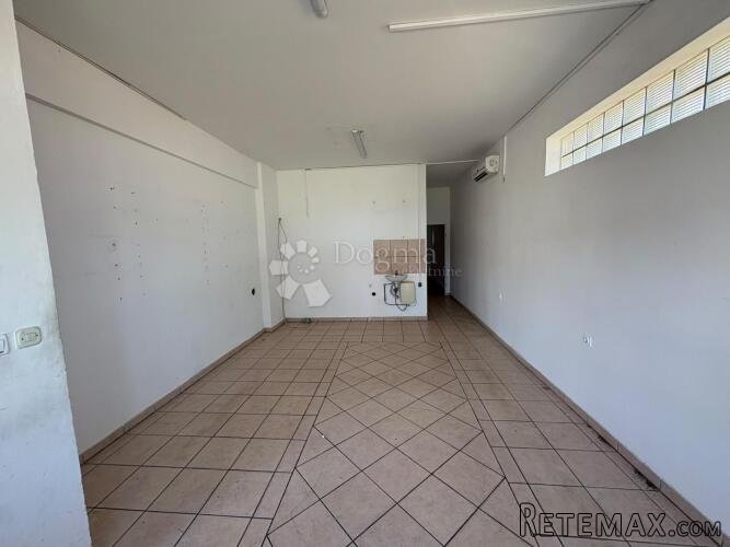 Lokal 35 m² na frekventnoj prometnici