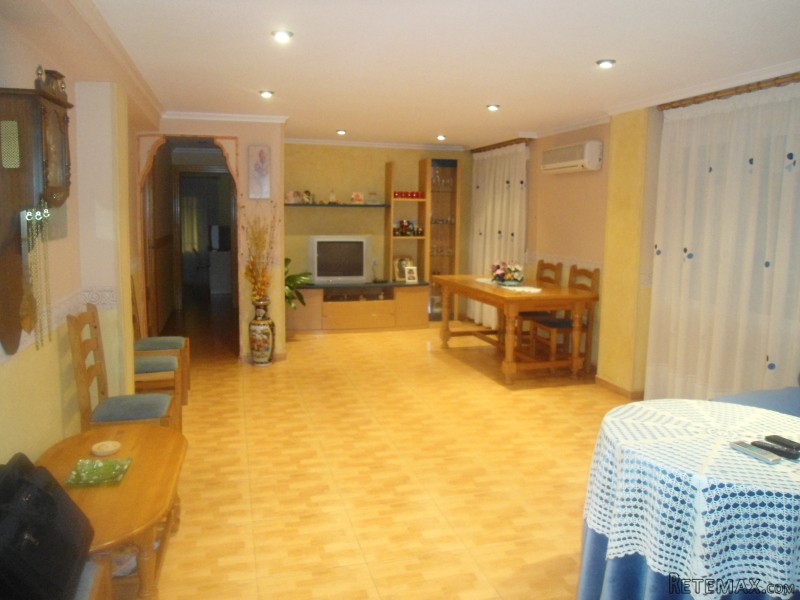 3 bedroom, 1 bathroom Apartment, (build..