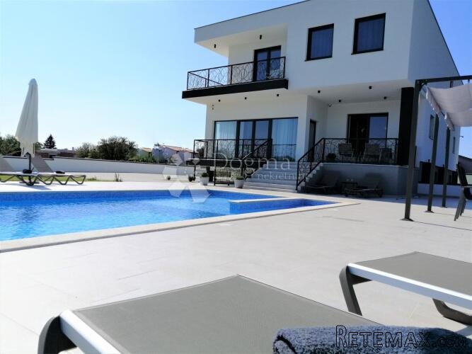 SAMOODRŽIVA LUKSUZNA VILLA - 2