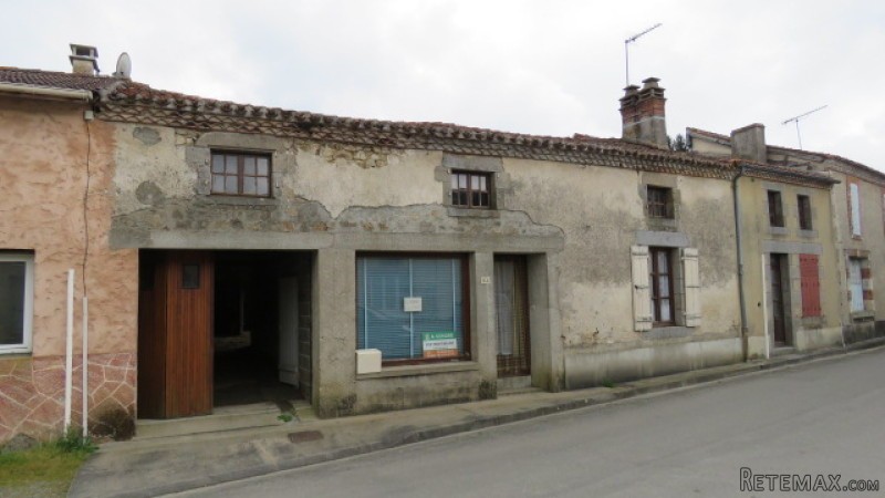 Ex-shop for renovation in small village..