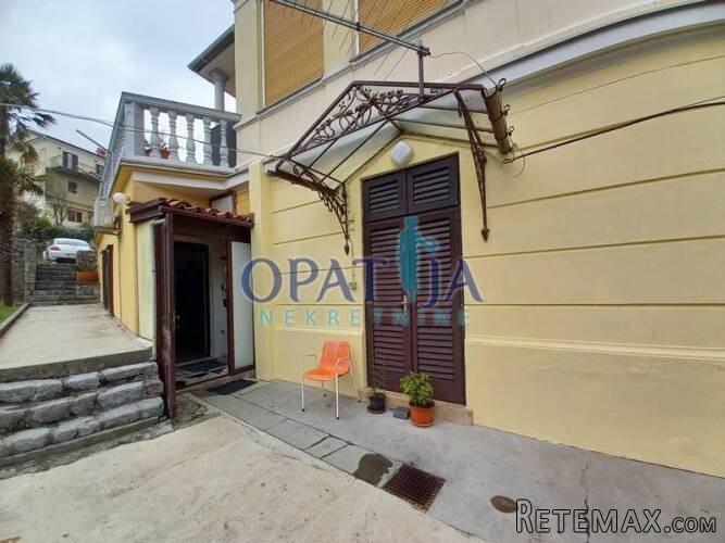 Opatija, stan od 102 m2 u opatijskoj vili 1. red do mora..