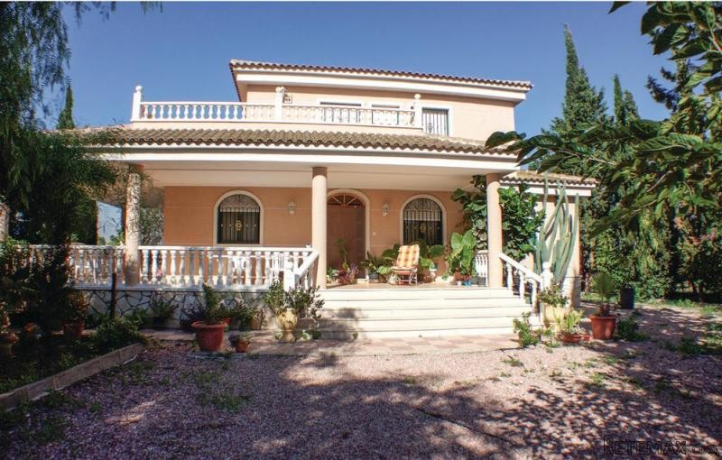 6 Bedrooms - Villa - Alicante - For Sale