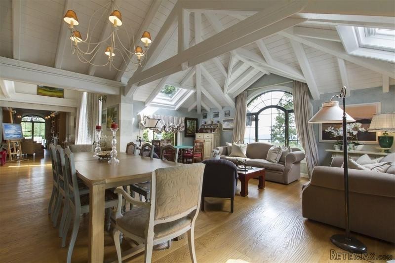 Penthouse In A Period Villa On The Hill..