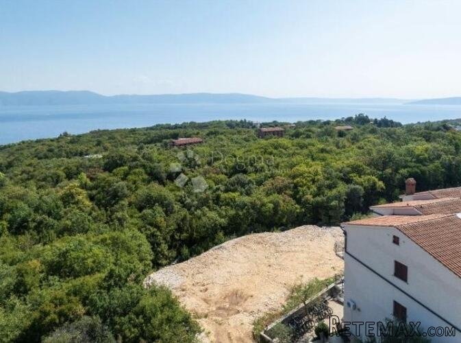Zemljište sa građevinskom dozvolom i pogledom na more
