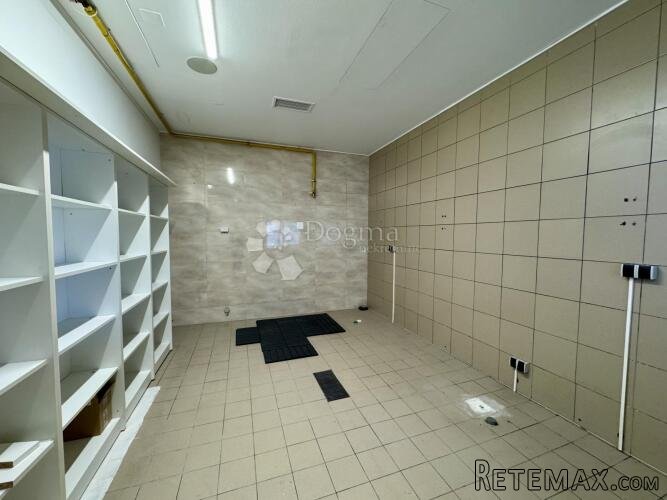 Poslovni prostor u centru Malinske - 3