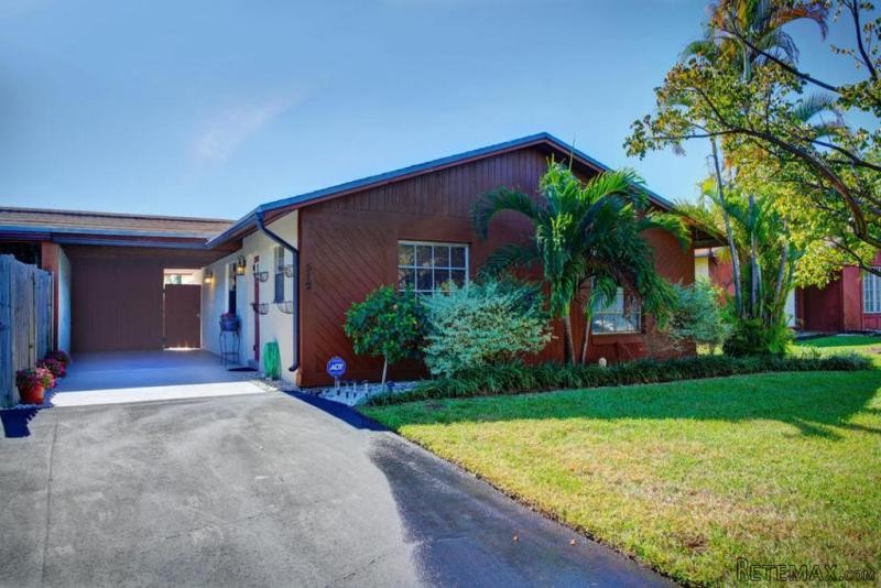 512 Se 26th Av, Boynton Beach, FL -..