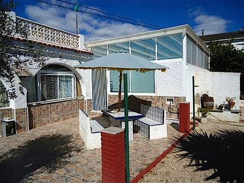 UM2164 - Busot - Villa €160,000