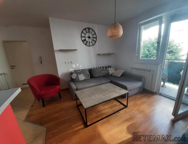 Arena Centar 5 min – 2-soban stan s lođom, 42 m²