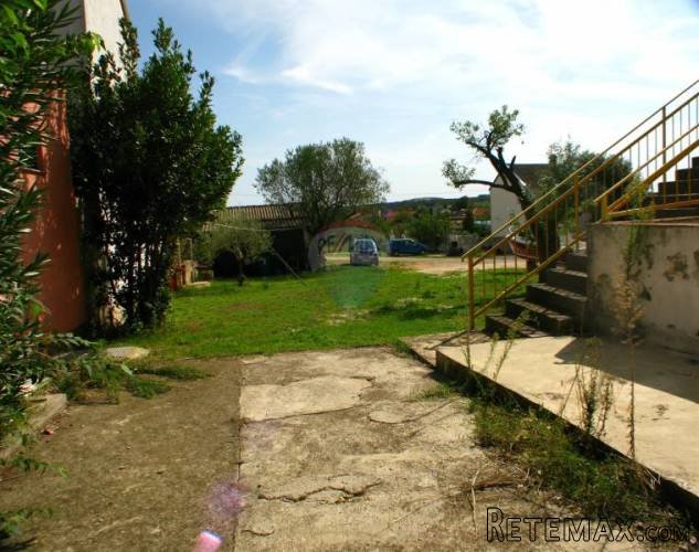 PULA, ŠKATARI PRODAJE SE KUĆA U NIZU SA TRI STAMBENE... - 4