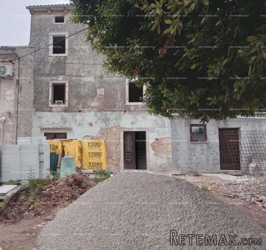 Prodaje se kuća s konobom u fazi renovacije, Krnica!