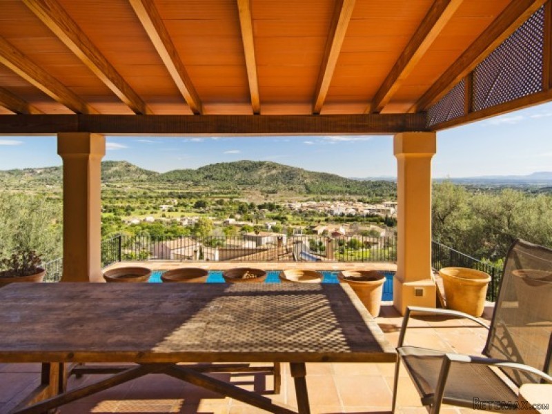 Large Town House With Spectacular Views..