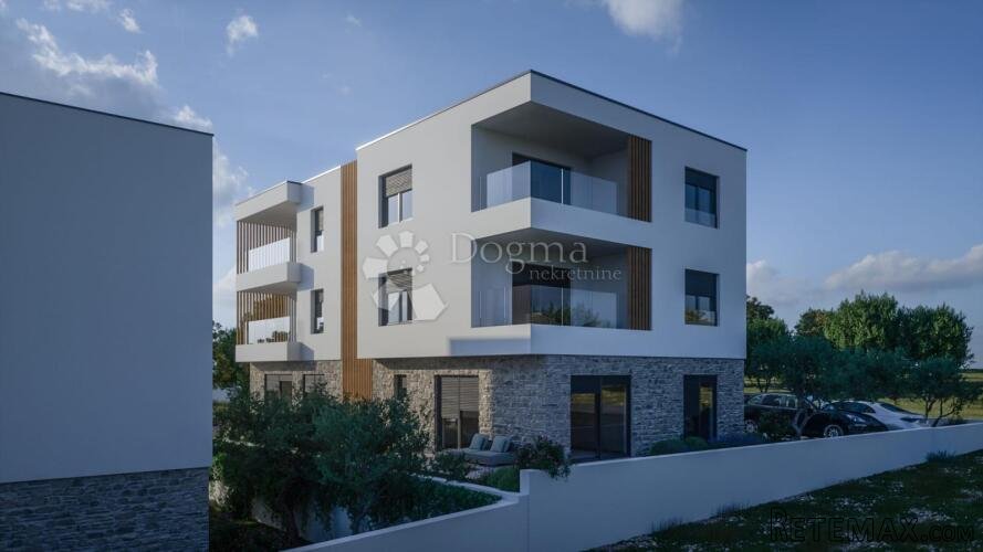 ATRAKTIVAN STAN, 2. RED OD MORA – BRODARICA