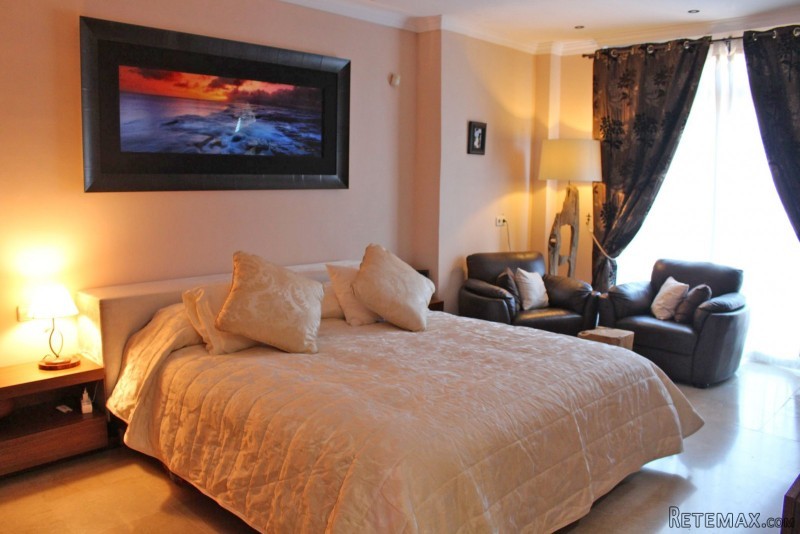 Private Family Villa in Secure..