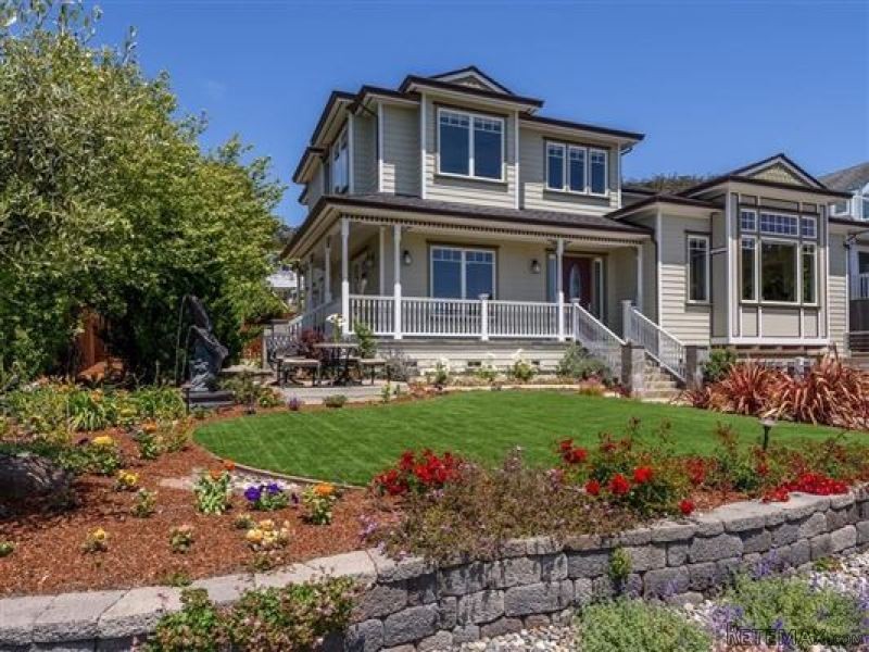 Simply elegant custom built home in el..