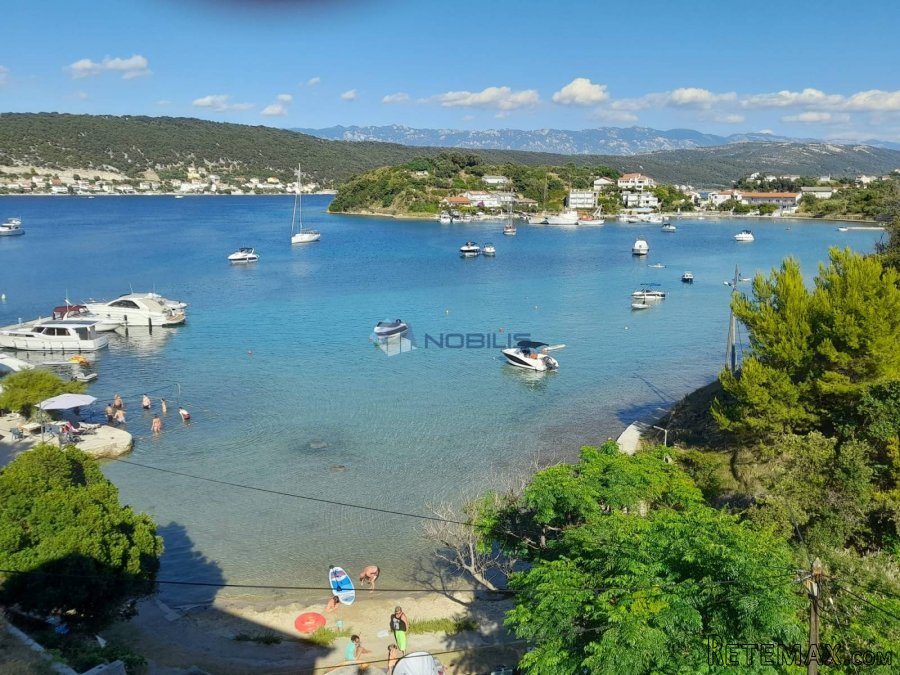 Rab, Supetarska Draga, kuća sa 5 apartmana, prvi red do mora