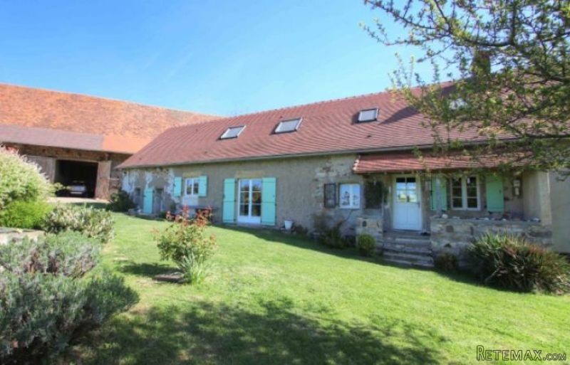 Longere House with Outbuildings