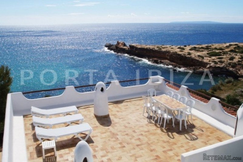 Exceptional first line villa with..