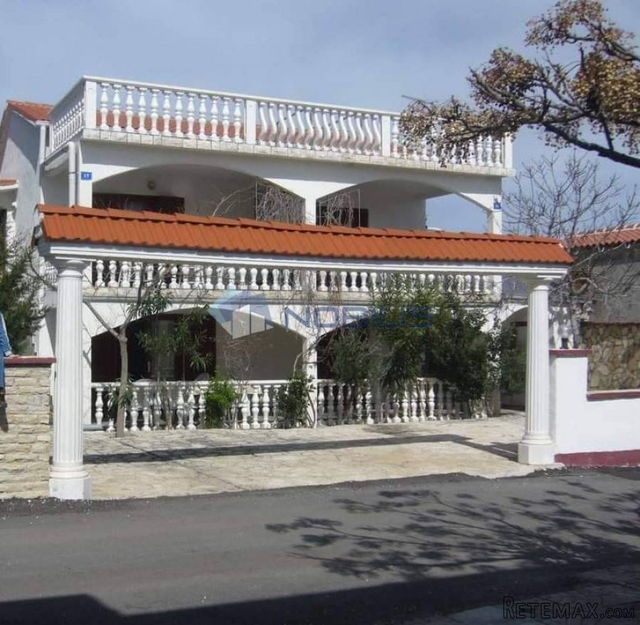 Vir (Vir - Žitna uvala), kuća sa 4 apartmana, 202 m2