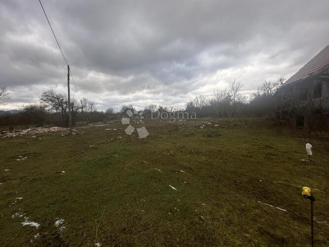 PERUŠIĆ U OAZI PRIRODE I TIŠINE 4000M2 + KUĆA S DVORIŠTEM - 3