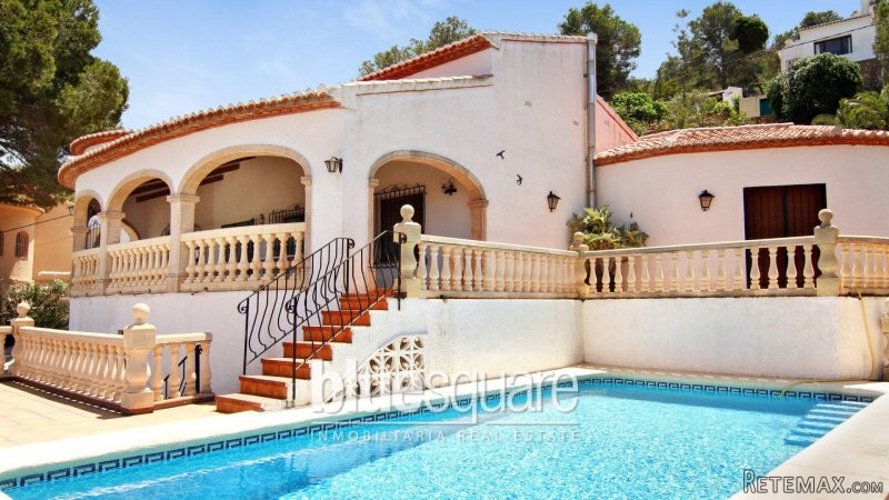 Stunning villa with panoramic sea views