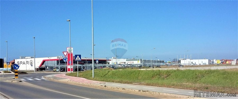Umag - atraktivni građevinski teren za poslovnu namjenu - 4
