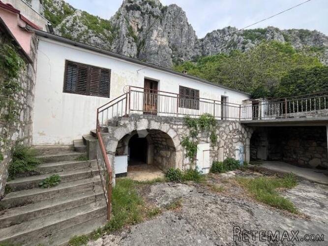 Kamena kuća u Vinodolskoj dolini