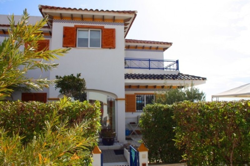 Town House / Village House in Vera