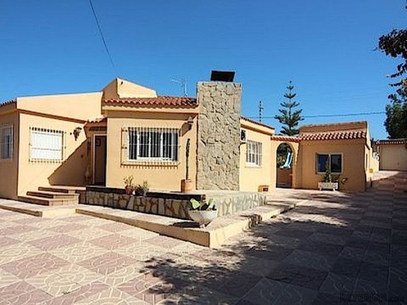 UM2695 - Busot - Villa €265,000